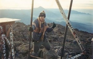 Quelques rochers bien raides pour se hisser jusqu'à la pointe de férrraille