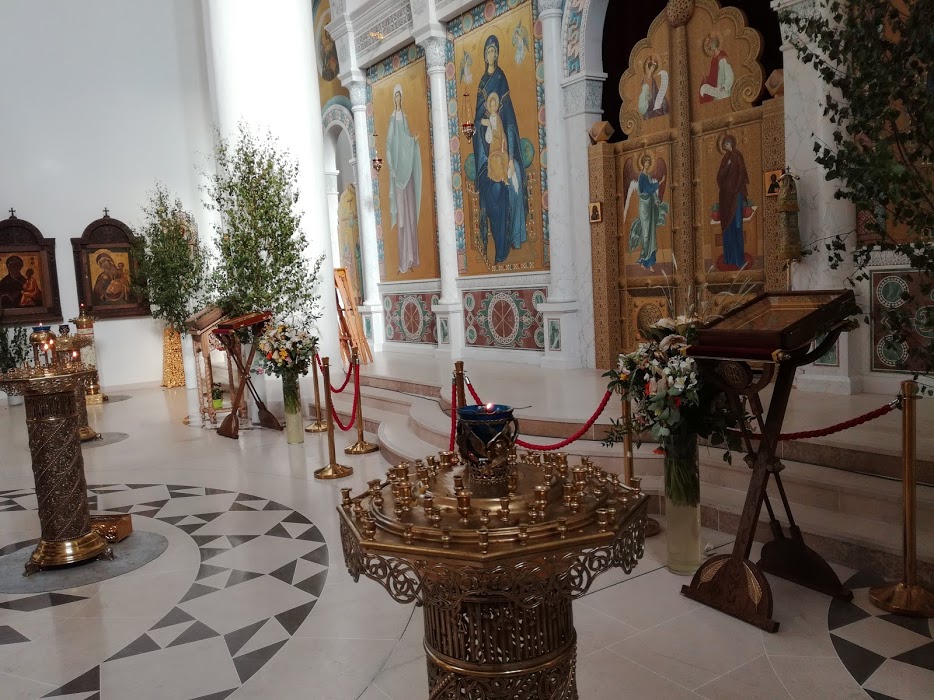 A l'intérieur de la cathédrale de la Sainte-Trinité, l’iconostase (la cloison recouverte d’icônes qui sépare le chœur de l’assemblée) Photo FC