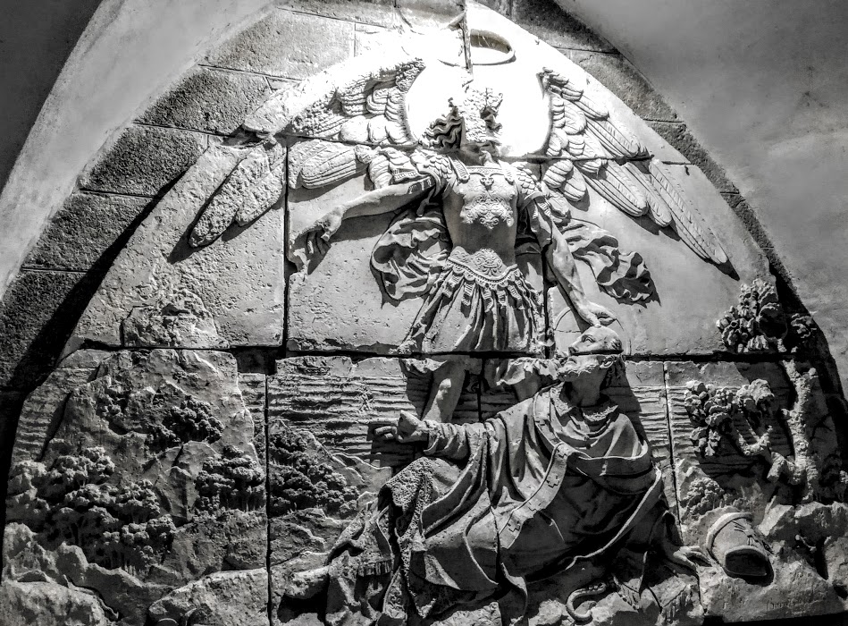 Mont-Saint-Michel. L'abbaye possède le relief de l'apparition de l'archange Saint Michel à l'évêque d'Avranches, Aubert en 708 (Photo FC)