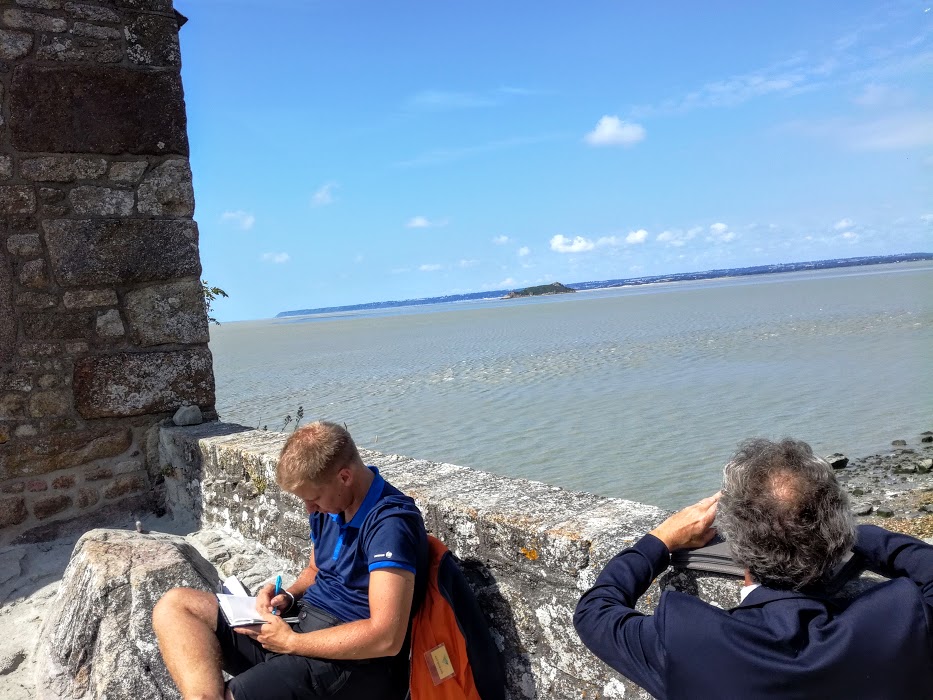 De la chapelle de Saint-Aubert, le regard porte sur l'îlot de Tombelaine. En fait, Aubert n'eut pas le choix, l'archange lui désigna le Mont Tombe, notre Mont-Saint-Michel (Photo FC)