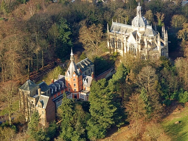 Abbaye de Farnborough : Dom Cuthbert Brogan OSB, élu en 2006 père abbé de Saint Michael’s Abbey *(abbaye bénédictine située à Farnborough dans le Hampshire au sud de Londres aurait-il le titre également d'abbé du Mont-Saint-Michel ? Photo DR