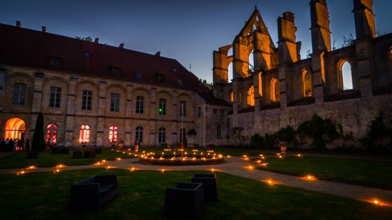 L'abbaye de Longpont est un magnifique décor de fêtes notamment pour les mariages.