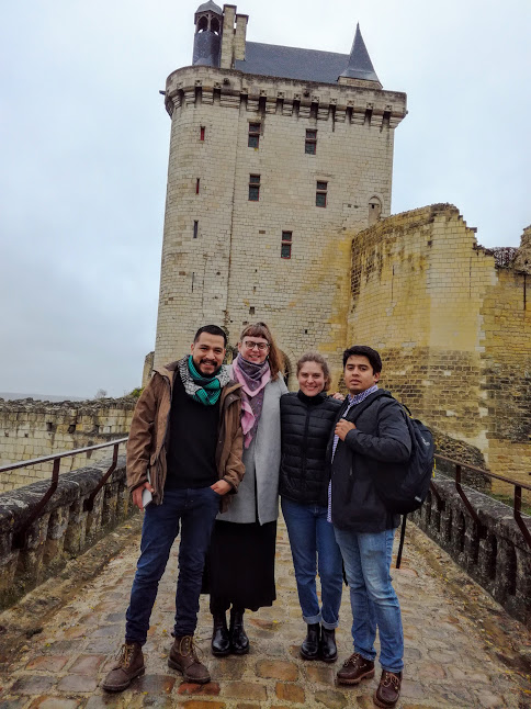 Tourists from around the world visiting Chinon (Photo FC)