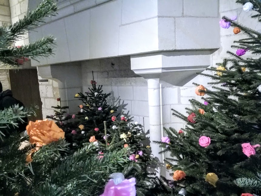 Christmas at the Royal Fortress of Chinon As a symbol of "rebirth", the pine tree was associated to Christmas throughout the Middle Ages. By the end of the 15th century, it started to be used inside houses. Since then, its decoration evoluted gradually (Photo FC)