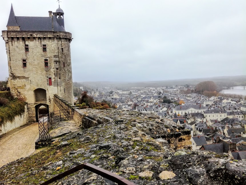 The Clock Tower : this is the "gate" tower to the Middle Castle. It was built by Jean Sans Terre in 1200, as he prepared the Fortress for war. The tower was subsequently altered several times and by the late 14th century, it was raised to make room for a clock and reach its current height (Photo FC)