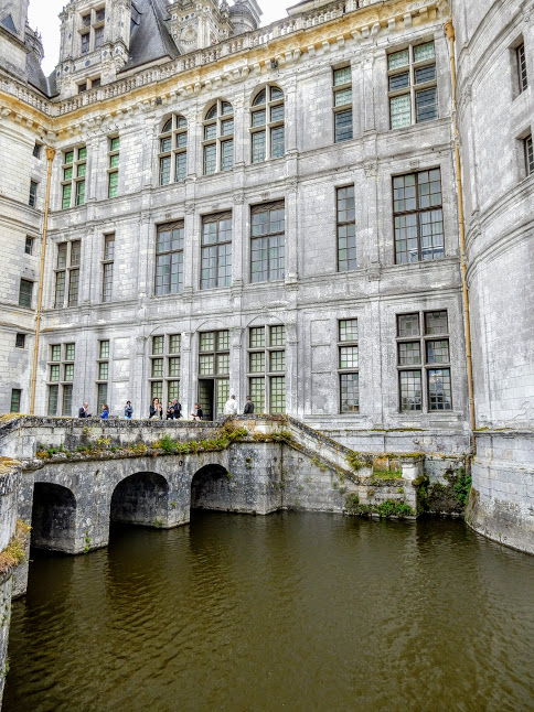 Château de Chambord, Front Façade. François 1 had planned to redirect a branch of the Loire with a full water network around the building, but the work was never undertaken. However, thanks to the proximity of the existing canals, the vision of a fortified castle became that of a house in harmony with its surroundings (Photo FC)