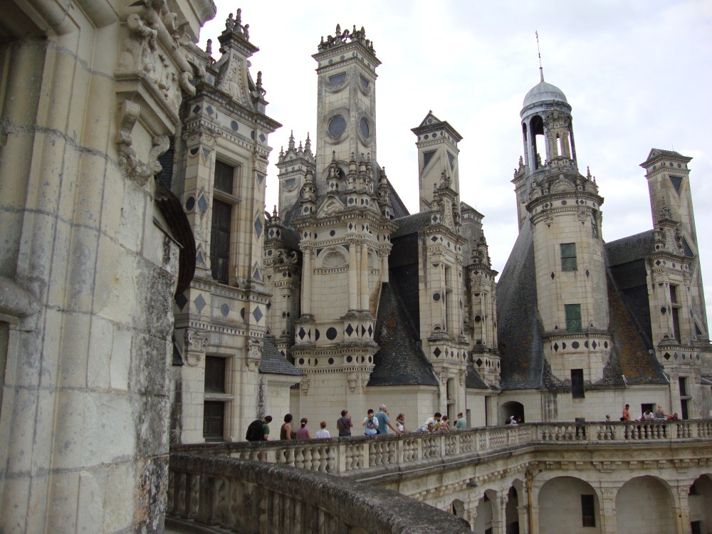 A fairy-tale roof terrace under the 32-metre-high lantern. For Chateaubriand they evoked « an rabesque, a woman with her hair uplifted by an ascending wind ». From above, where the lantern tower soars, the view of the park and the gardens is a perfect panorama (Photo FC)