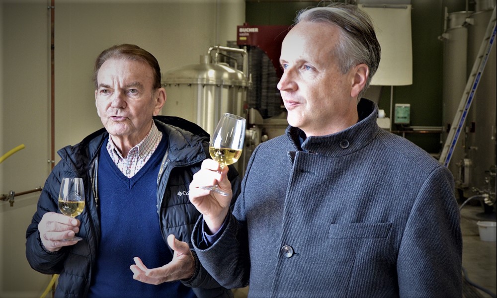 Château de Chambord bottles its first wine cuvée in april 2019 at la ferme de l’Ormetrou: The first 10 000 bottles, millésime 2018 of Blanc de Romorantin, Sauvignon, Pinot Noir (available for sale at the Château). Wine tasted by H. Marionnet et Jean d'Haussonville.