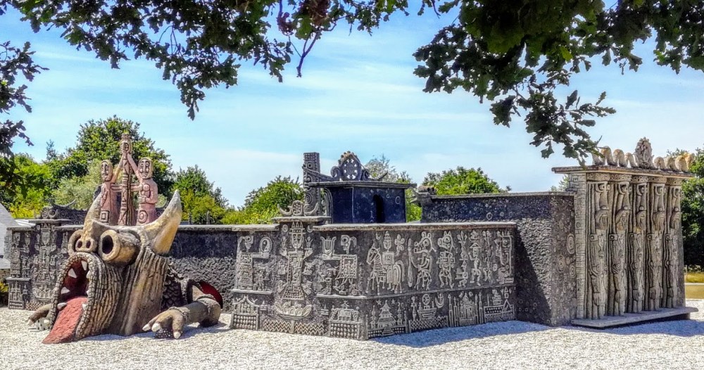 Mayenne Robert Tatin ensemble avec dragon (Photo FC)