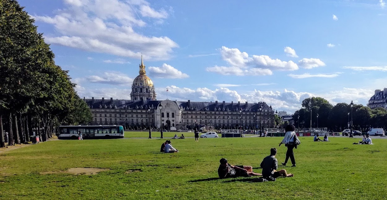 This large esplanade connects the Alexandre III Bridge to the Hotel des Invalides where it housed the Tomb of Napoleon I in the 19th century, and provided shelter for Allied pilots in the Second World War (Photo FC)