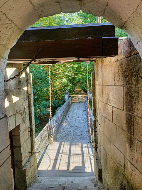 Chenonceau pont-levis menant sur l'autre rive (Photo FC)