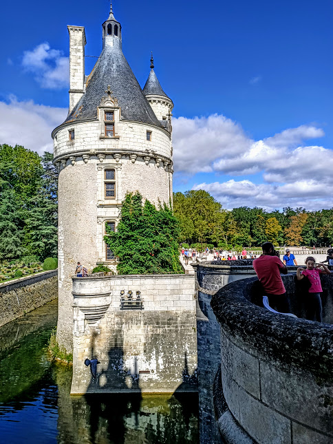 La Tour des Marques est le seul élément du château-fort et du moulin fortifié. Ils furent rasés au XVIe siècle par Thomas Bohier et Catherine Briçonnet pour construire le château de Chenonceau (Photo FC)