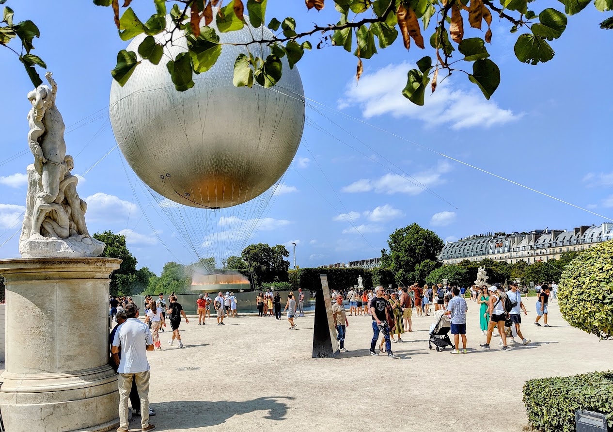 Paris Summertime. This feeling of having Paris to yourself – amazed