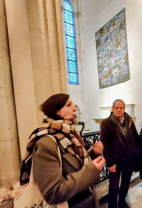 Chapelle de David "Allée de la Promesse" avec une tapisserie contemporaine "Laudes" de Dom Robert commentée par Elodie Gomez Pradier conservatrice du musée Dom Robert à Sorèze (Tarn). Un prêt à Notre-Dame de Paris pour sa réouverture ; une tapisserie qui représente un somptueux semis d'ombelles, évoquant la prière monastique du matin .