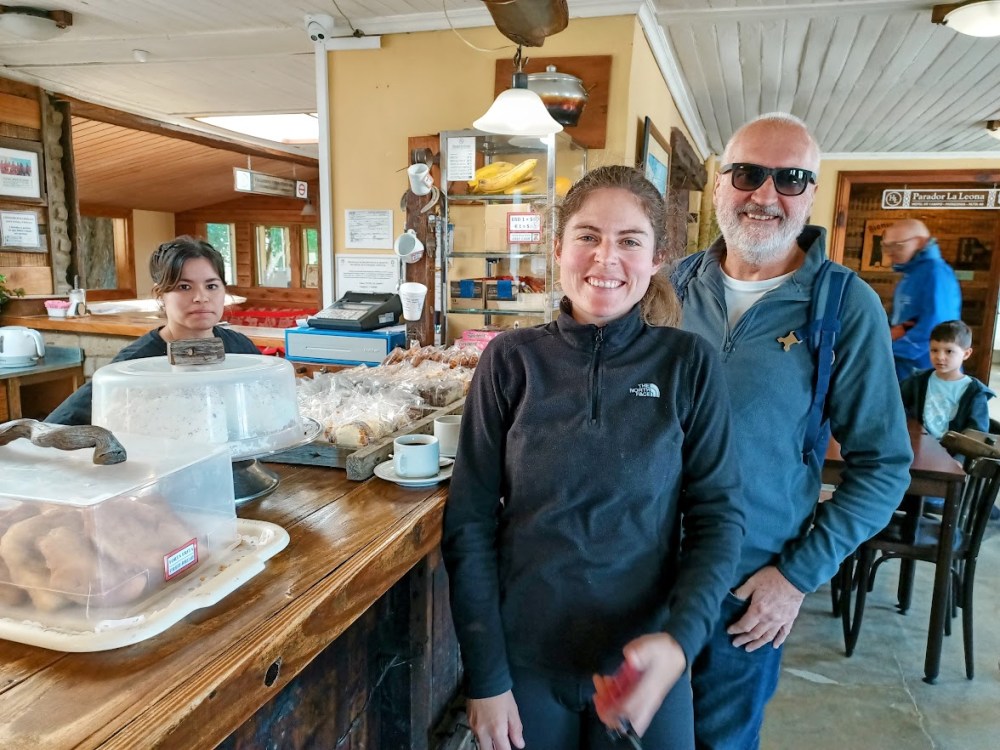 Between El Calafate and El Chaltén, it is hard not to stop at such an emblematic Patagonian
location. Lunch, coffee, and the feeling of having gained a better sense of the history that
unfolded here on the side of Ruta 40. Photo © François Collombet