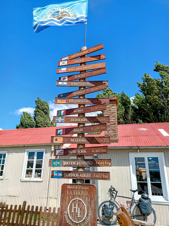 On Ruta 40, an obligatory stop at Parador La Leona, between El Chaltén and El Calafate. Explorers, mountaineers, scientists, and outlaws have passed through here. People stop either to have a drink before continuing on their way or to spend a few days at the Hôtel de Campo La Leona. Photo © François Collombet
